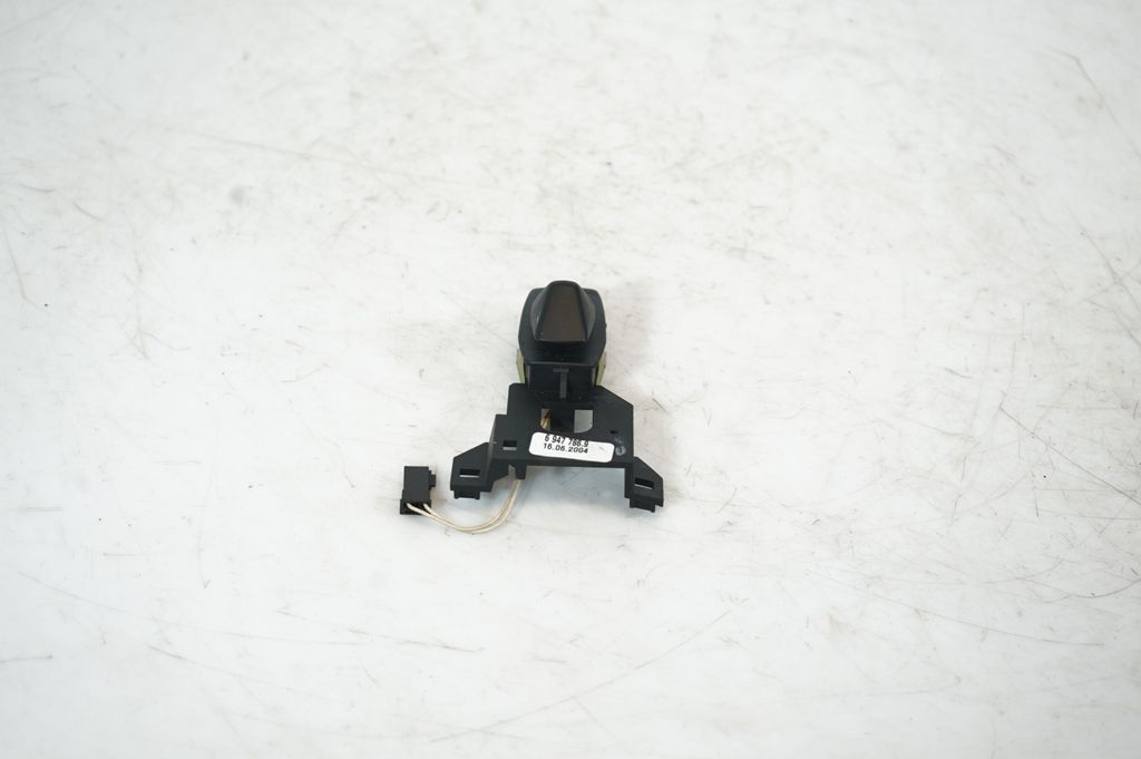 Steering wheel adjustment switch (3)