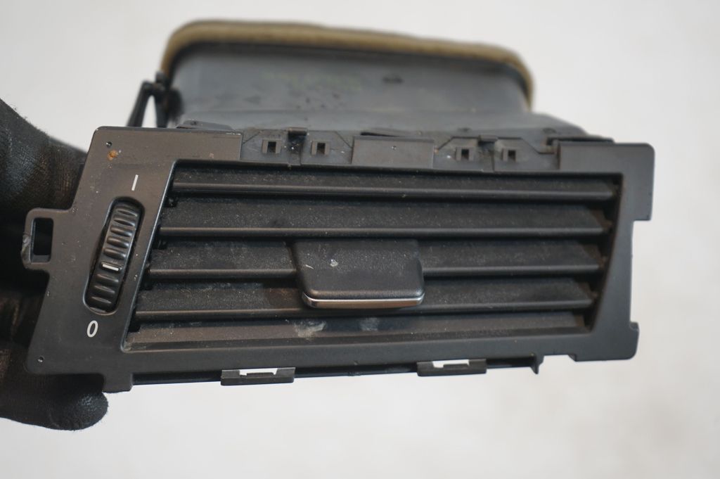 Dashboard side air vent grill/cover trim (7)