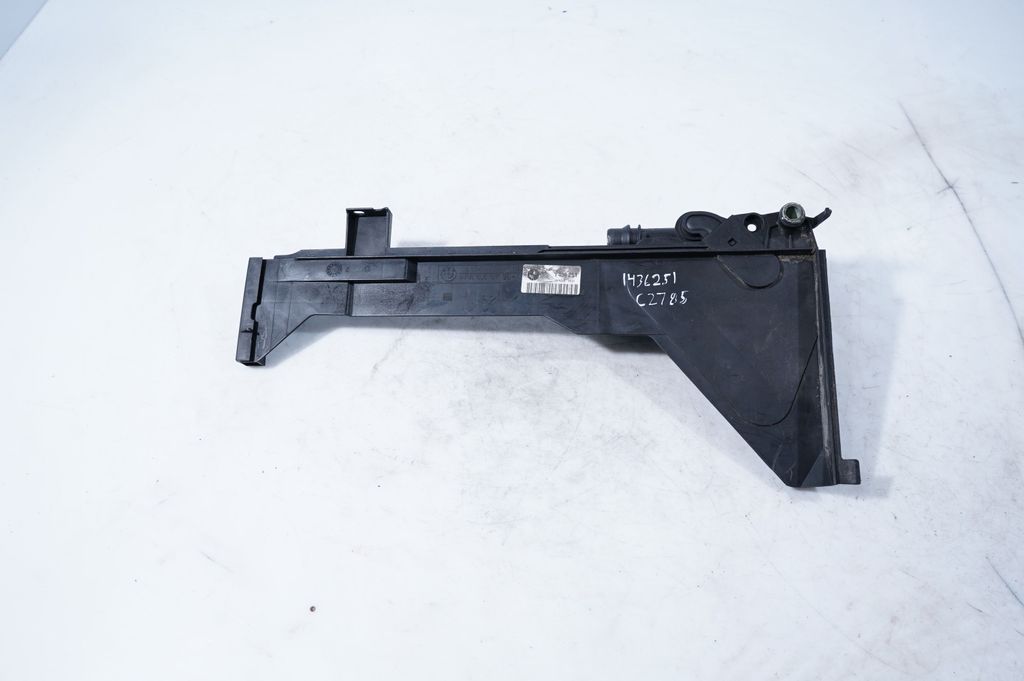 Coolant expansion tank/reservoir (6)