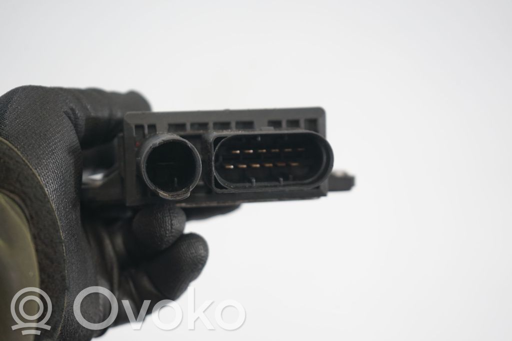 Glow plug pre-heat relay (6)