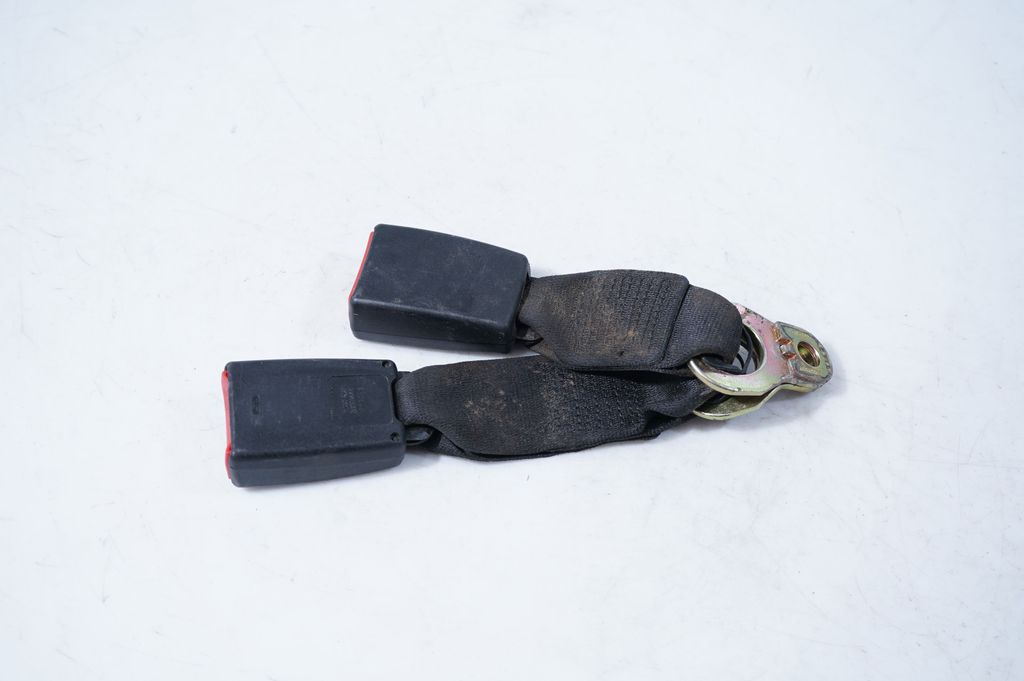 Rear seatbelt buckle