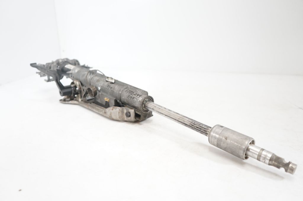 Steering wheel axle (8)