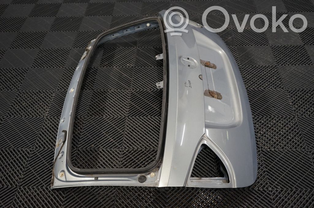 Tailgate/trunk/boot lid (4)