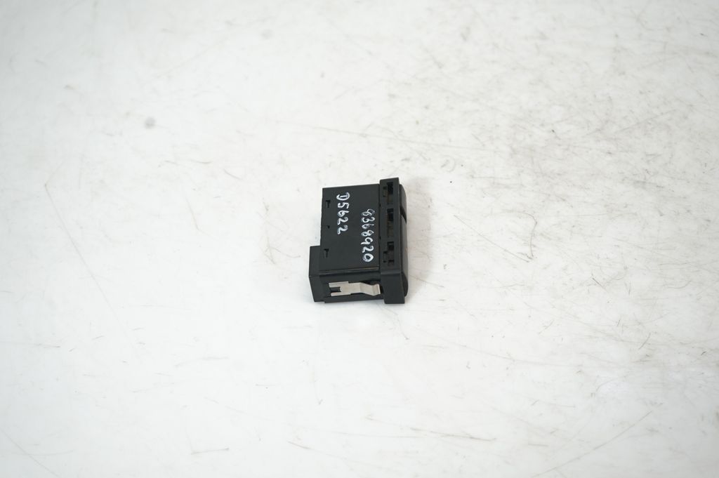 Hazard light switch (4)