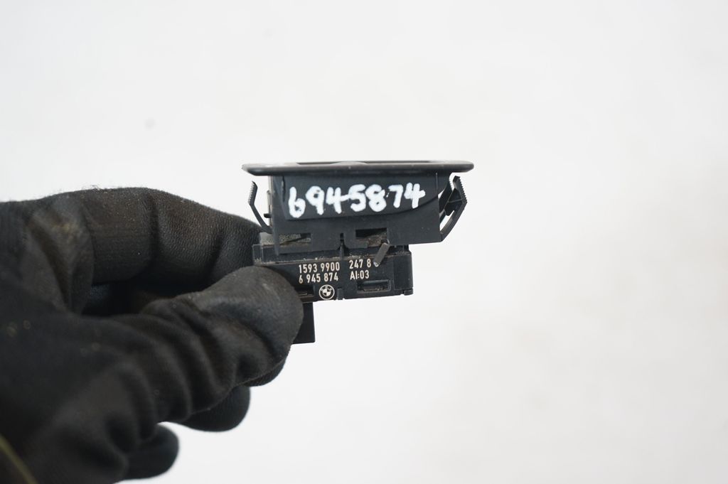 Electric window control switch (8)