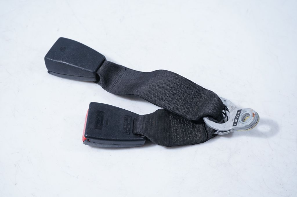 Rear seatbelt buckle
