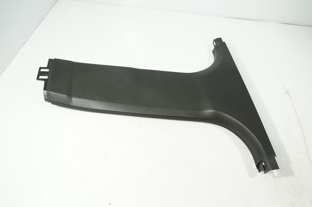 (B) pillar trim (bottom) (4)
