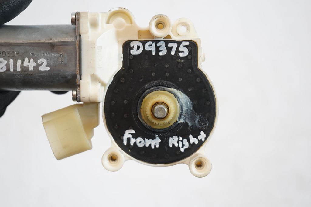 Front door window regulator with motor (7)