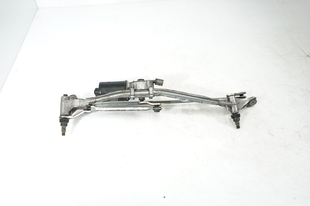 Front wiper linkage and motor (3)