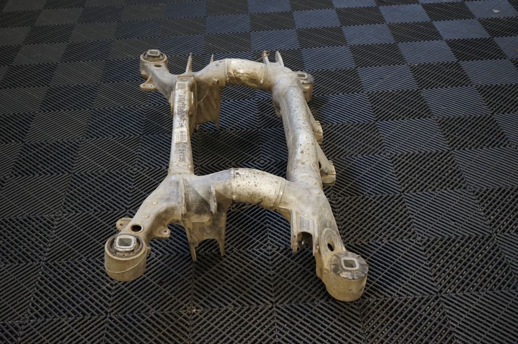 Rear subframe (3)