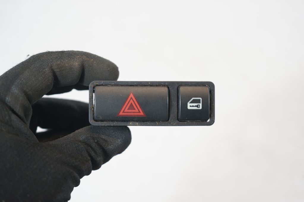 Hazard light switch (6)