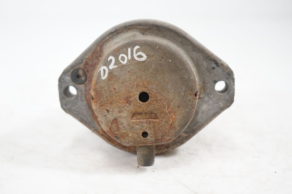 Engine mount bracket (6)