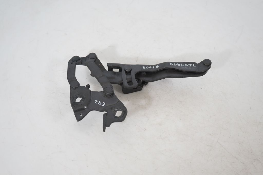 Engine bonnet/hood hinges (3)