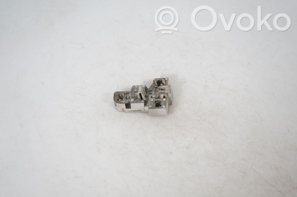 Tail light bulb cover holder (5)