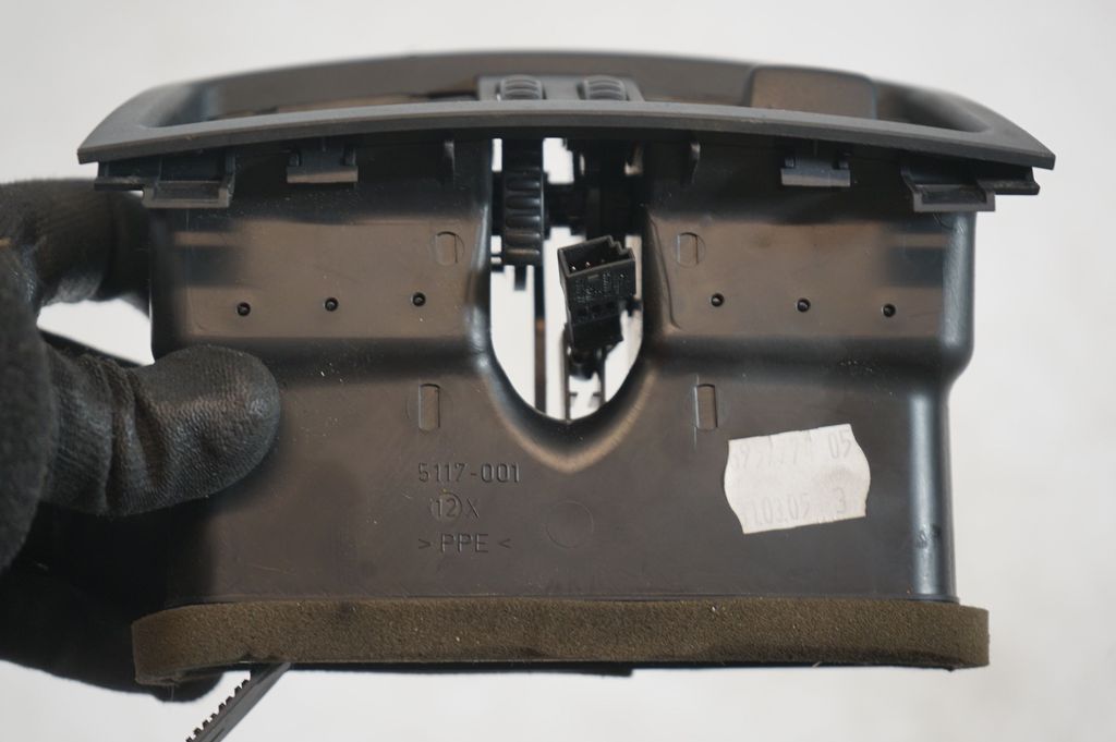 Rear air vent grill (6)