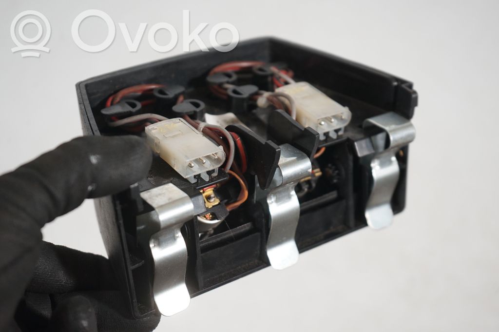 12 V Socket (rear) (7)