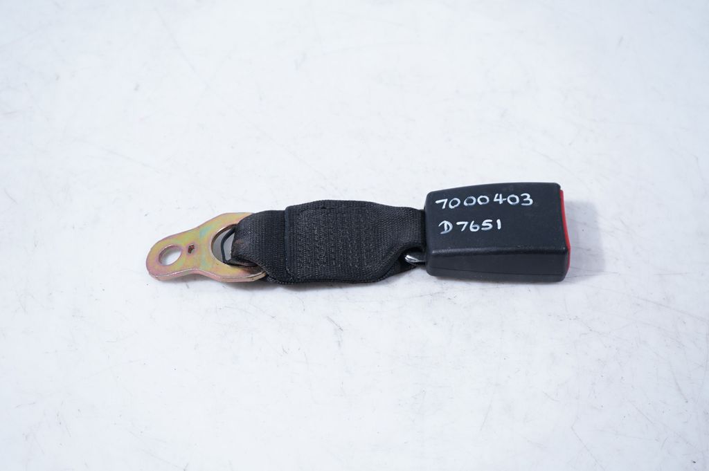 Rear seatbelt buckle (2)