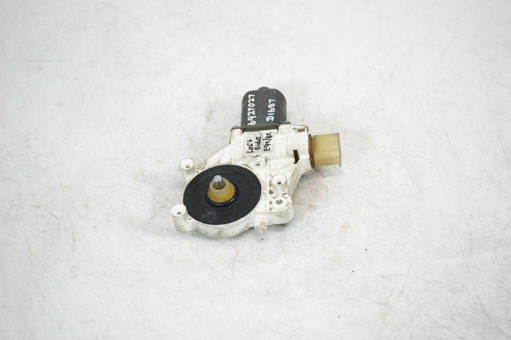 Front door window regulator with motor (4)