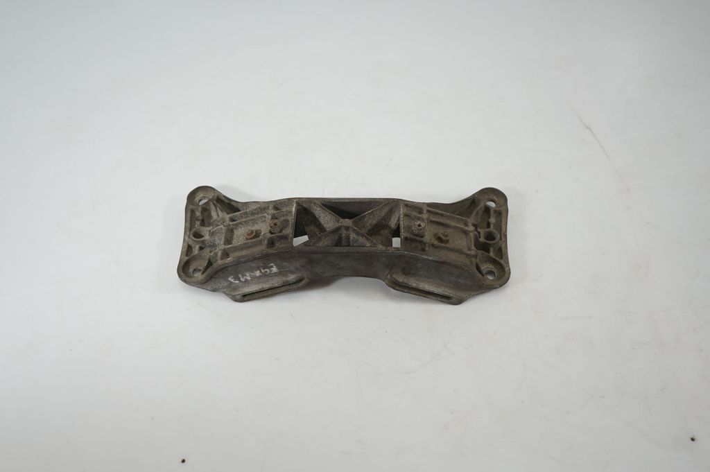 Gearbox mounting bracket (3)