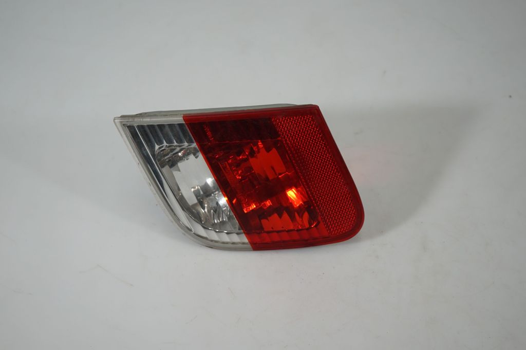 Tailgate rear/tail lights (4)