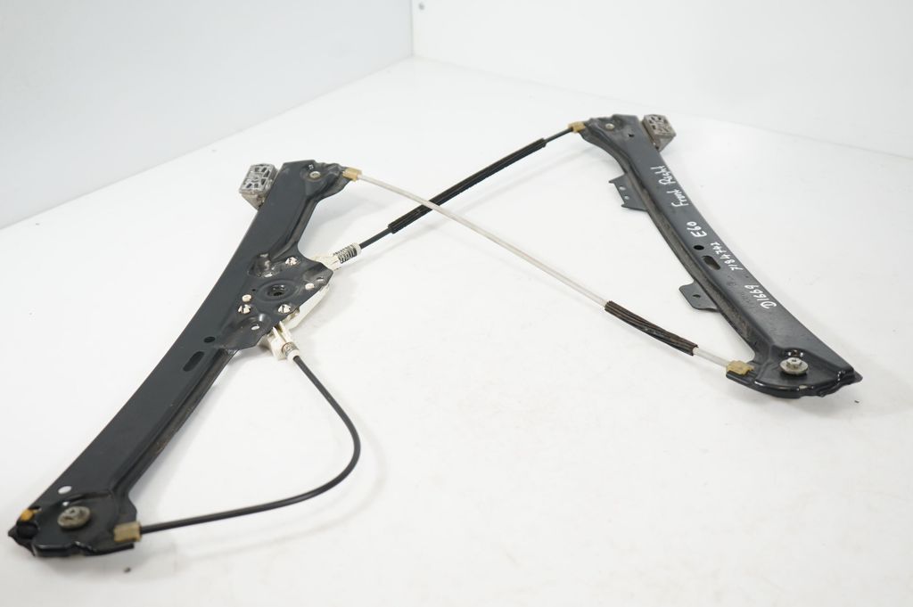 Front door window regulator with motor (8)