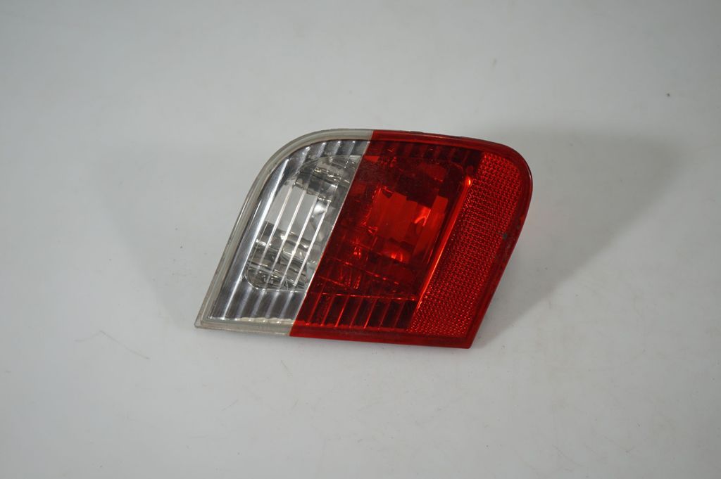 Tailgate rear/tail lights (4)
