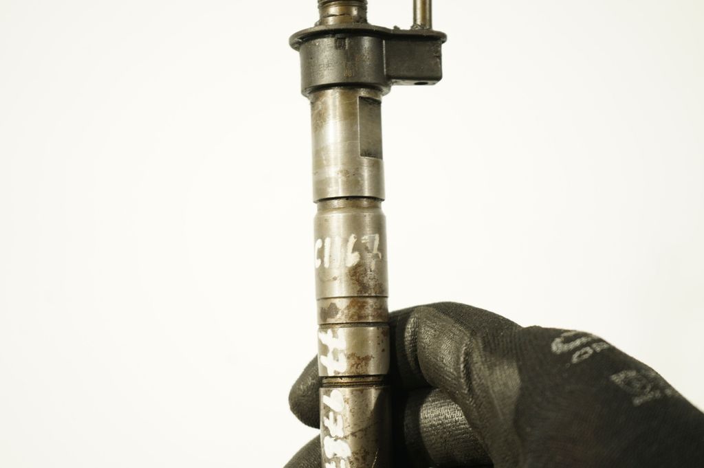 Fuel injector (7)