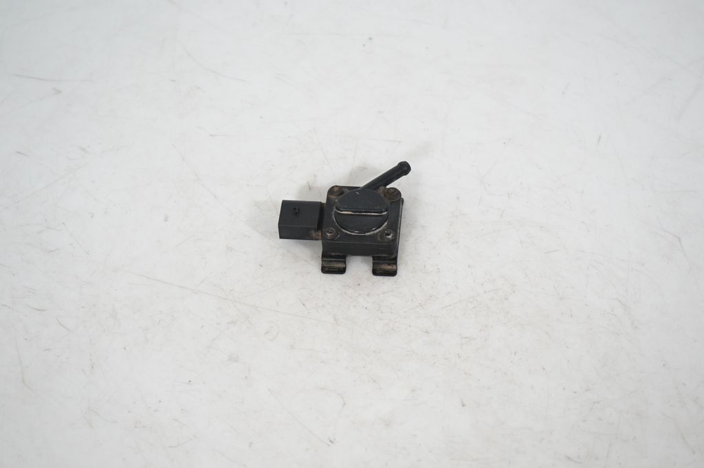 Exhaust gas pressure sensor (4)