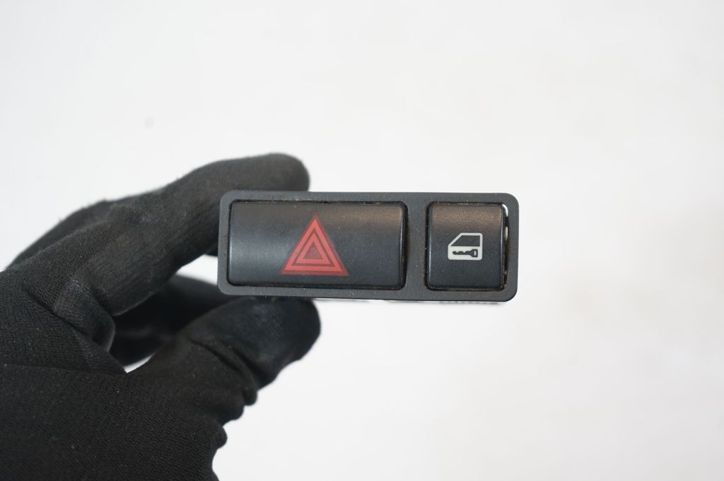 Hazard light switch (6)