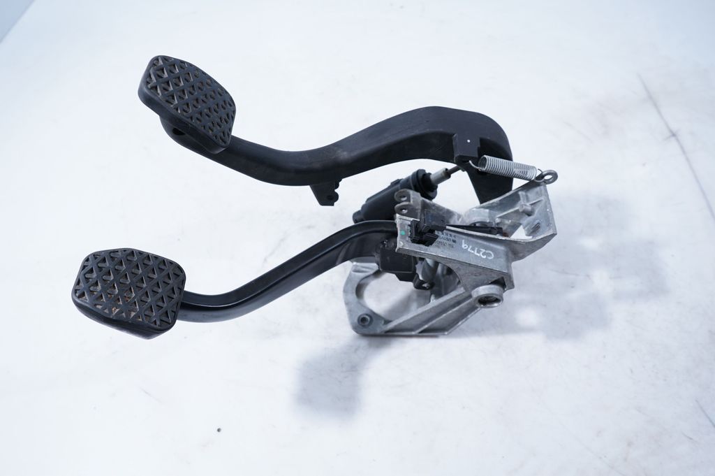 Pedal assembly (5)
