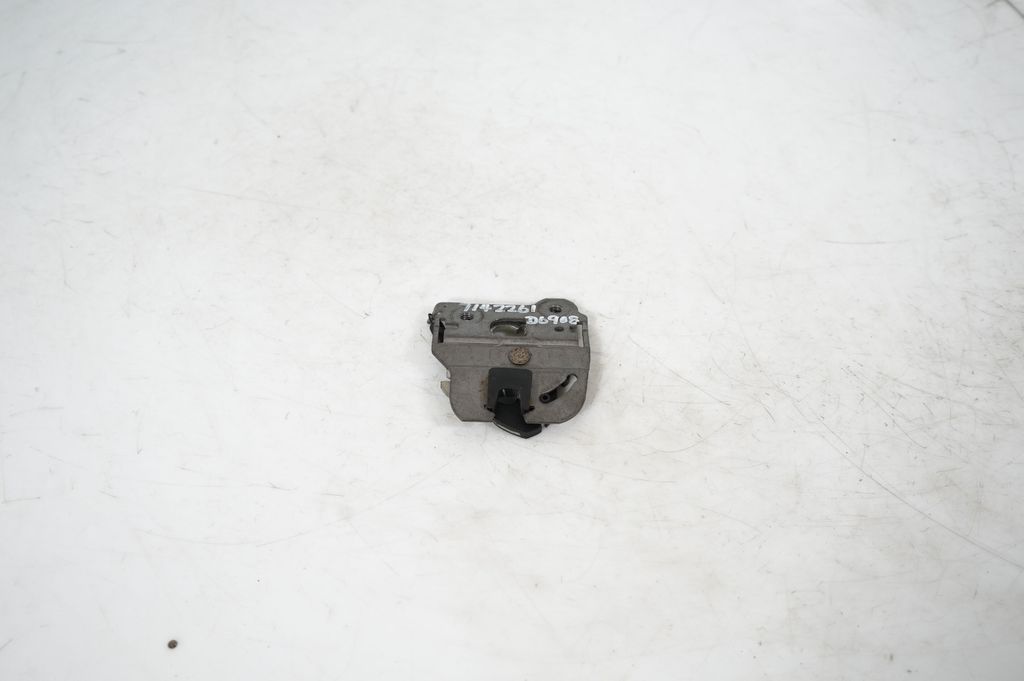 Seat back rest lock catch