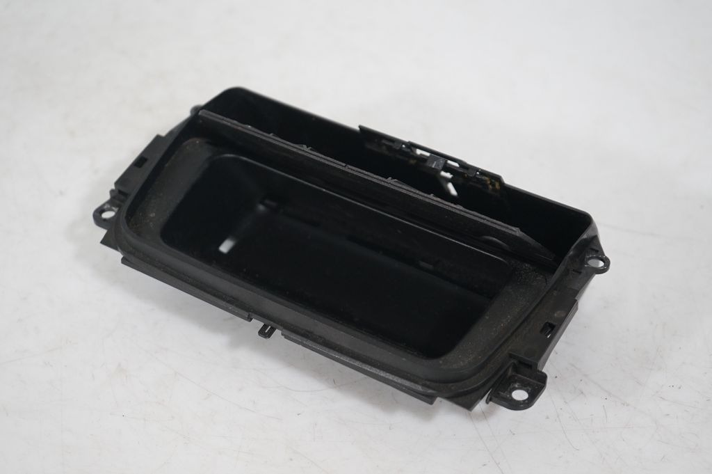 Dashboard glove box trim (6)