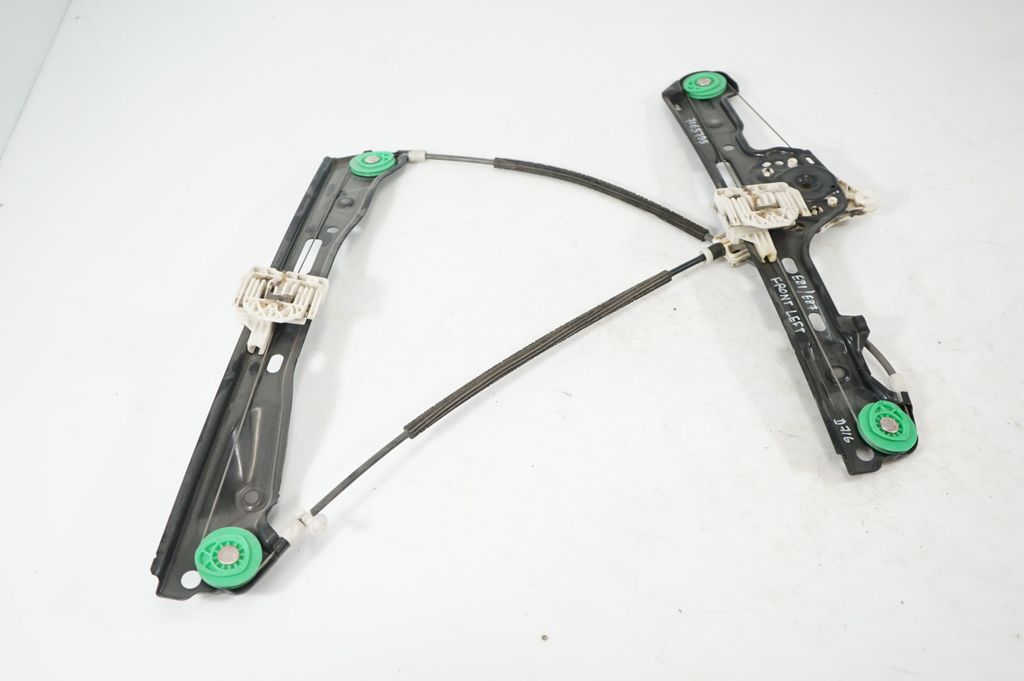 Front door window regulator with motor (2)