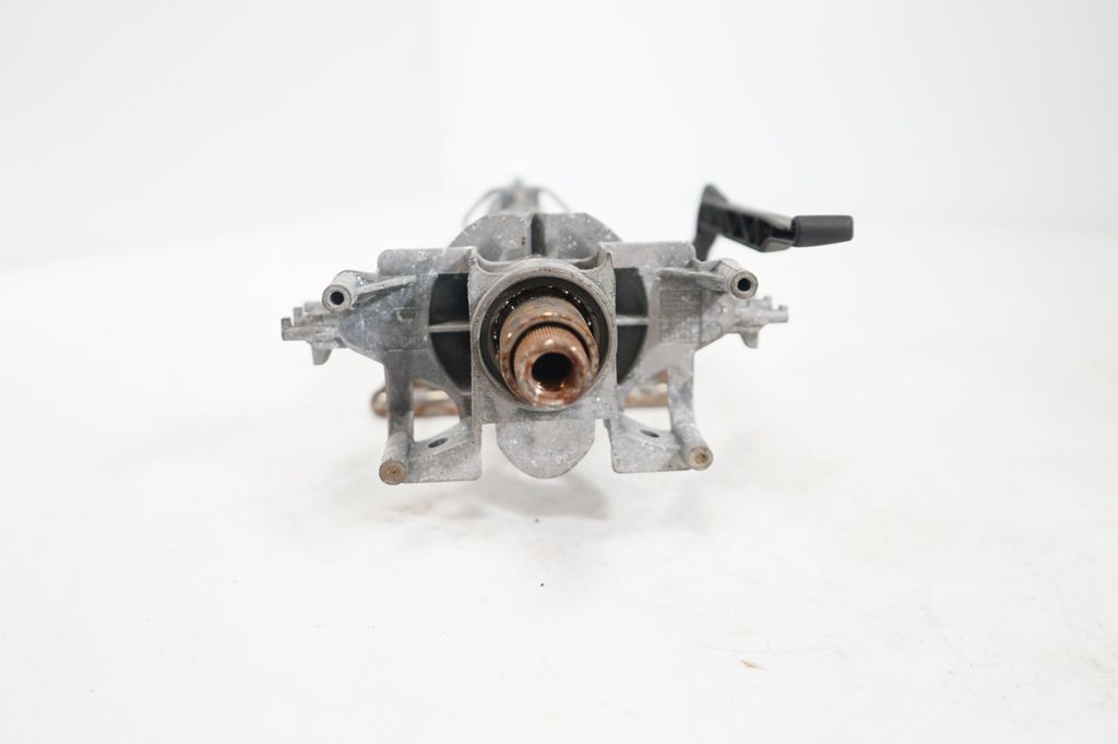 Steering wheel axle (8)