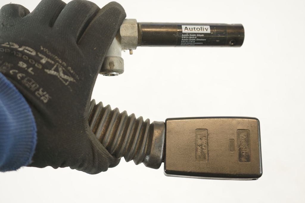 Front seatbelt buckle (7)