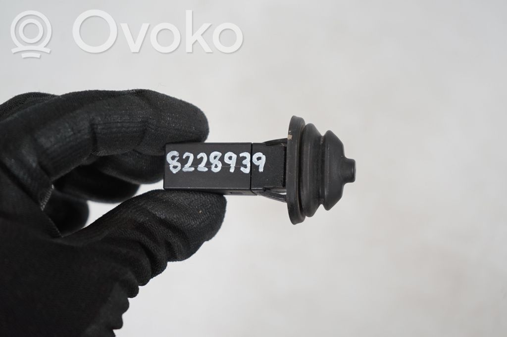 Fuel tank cap lock (7)