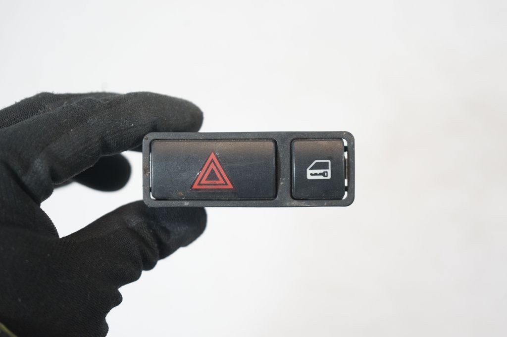 Hazard light switch (6)