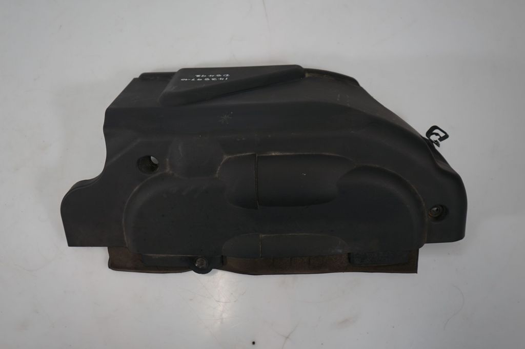 Engine cover (trim) (8)
