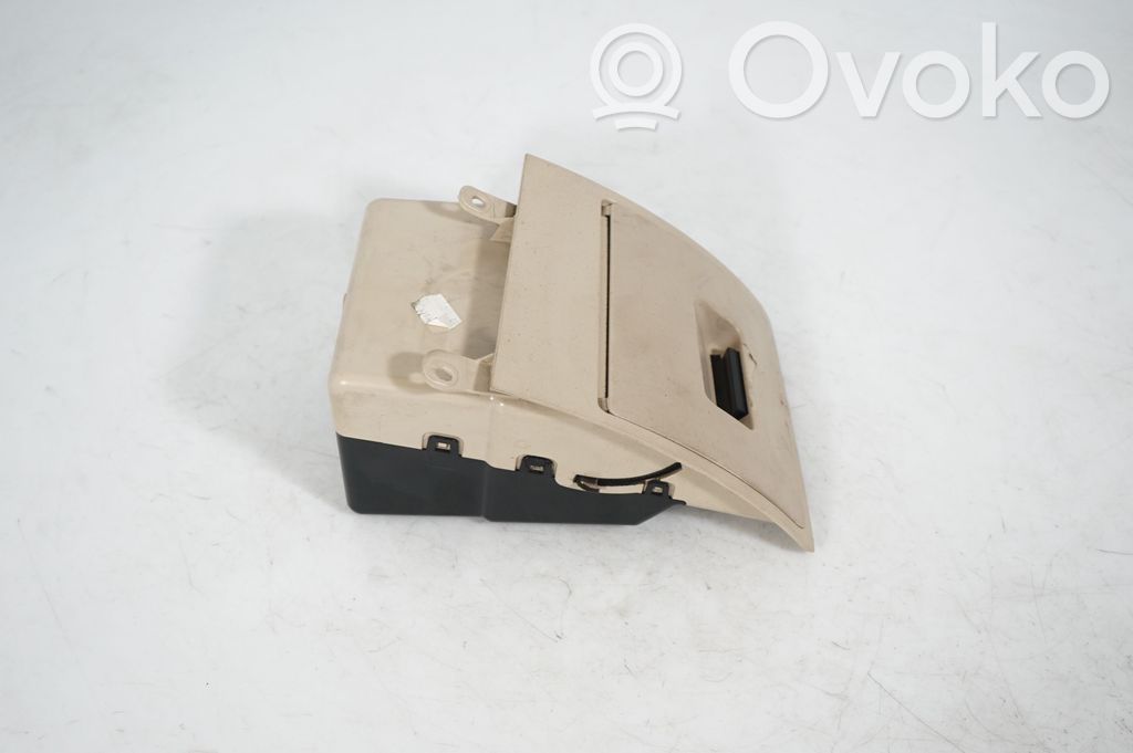 Glove box (4)