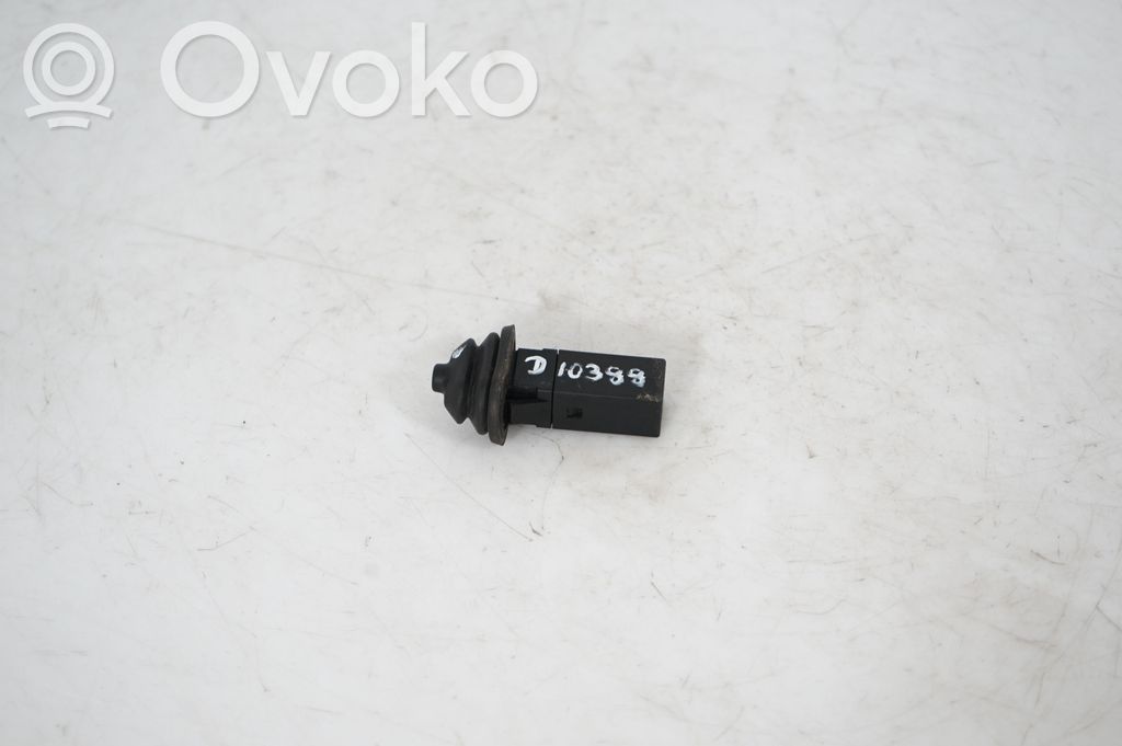 Fuel tank cap lock (6)