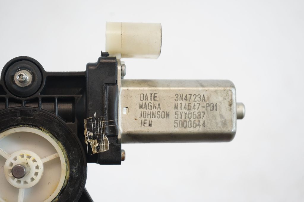 Rear door window regulator with motor (6)