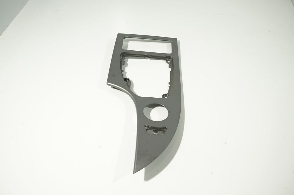 Gear shifter surround trim plastic (3)