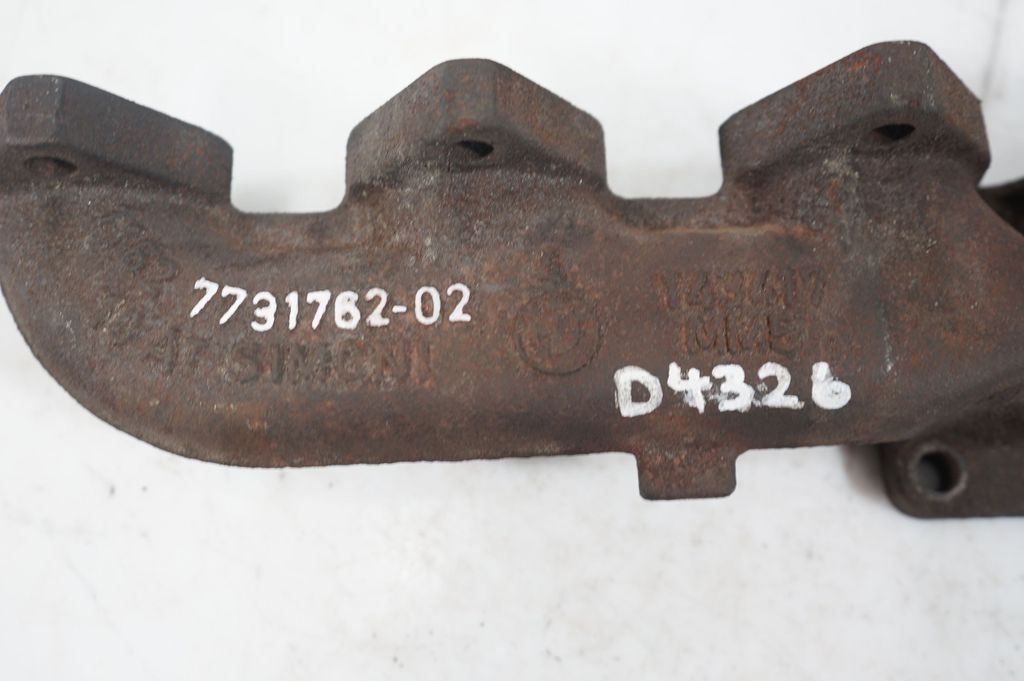 Exhaust manifold (10)