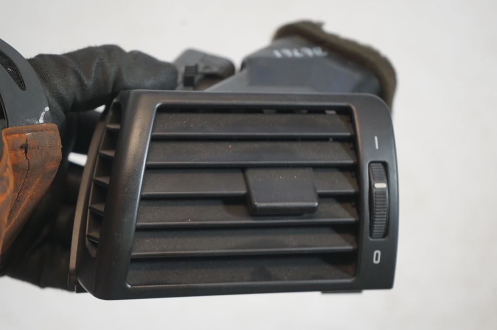 Dashboard side air vent grill/cover trim (7)