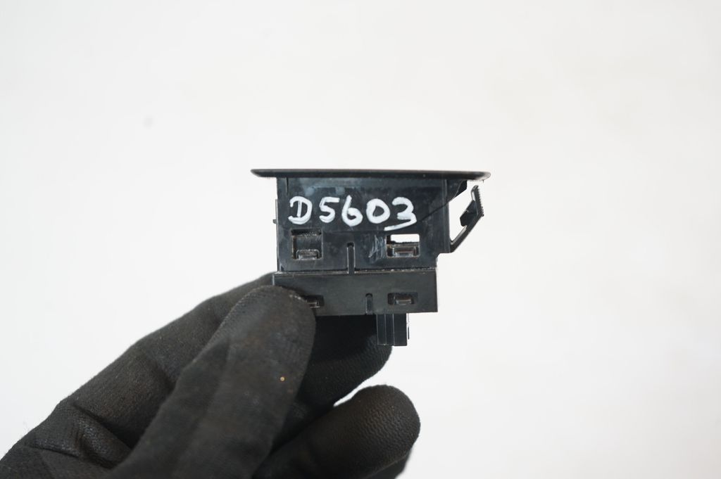 Electric window control switch (8)