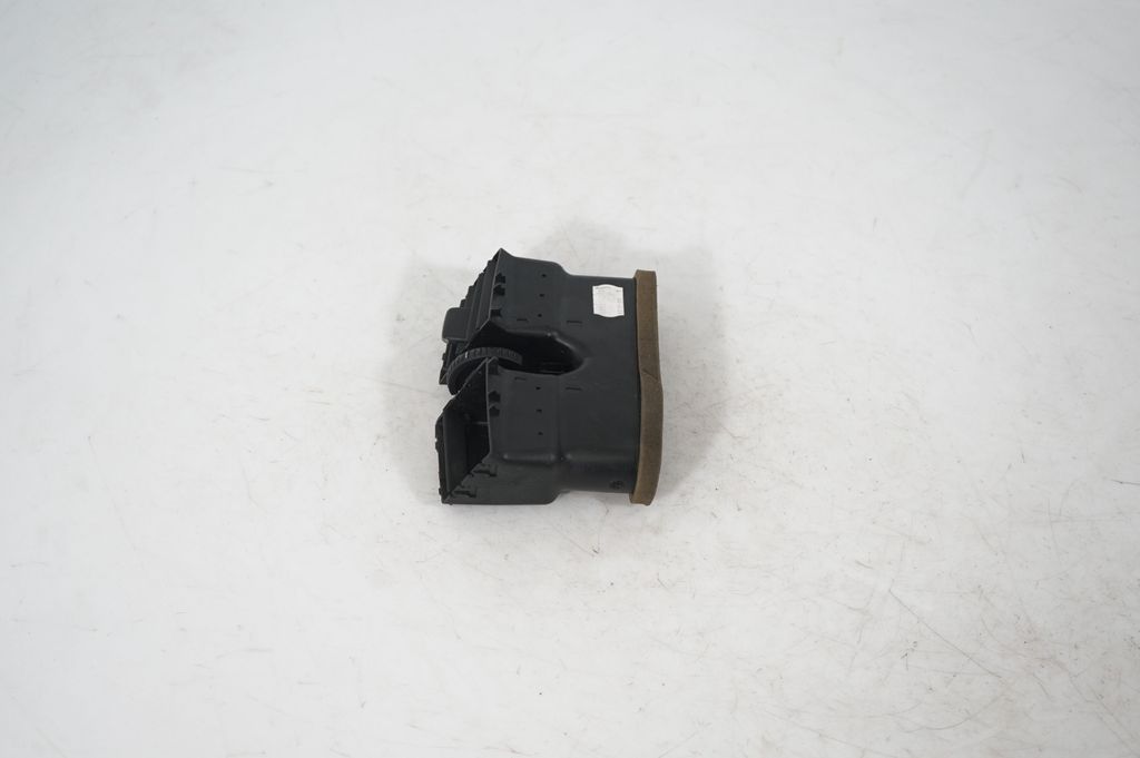 Rear air vent grill (2)