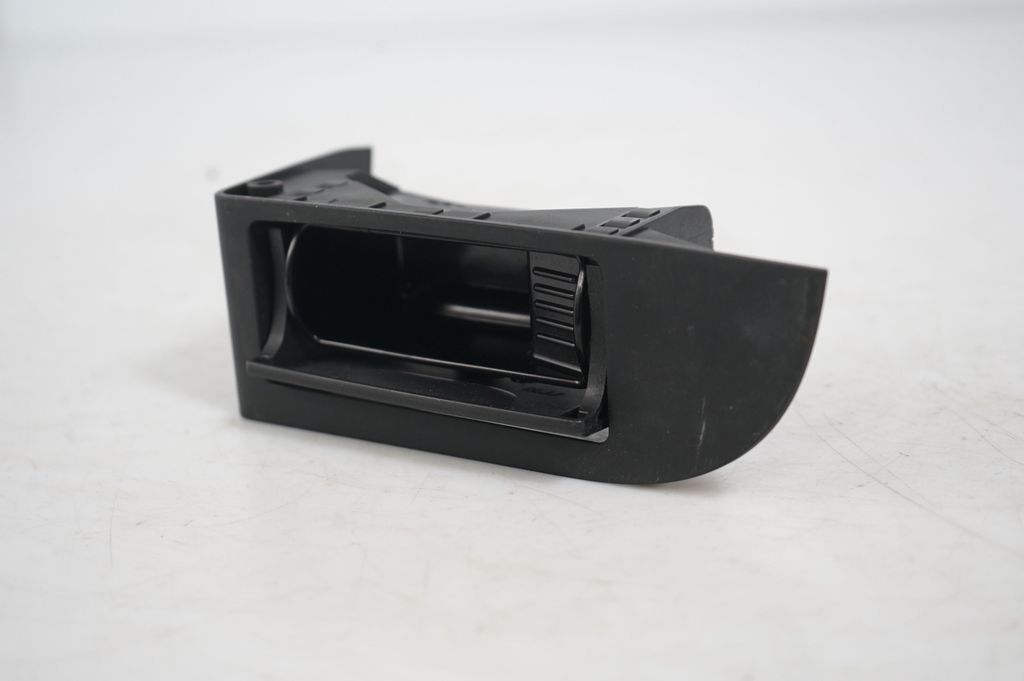 Rear door ashtray (7)