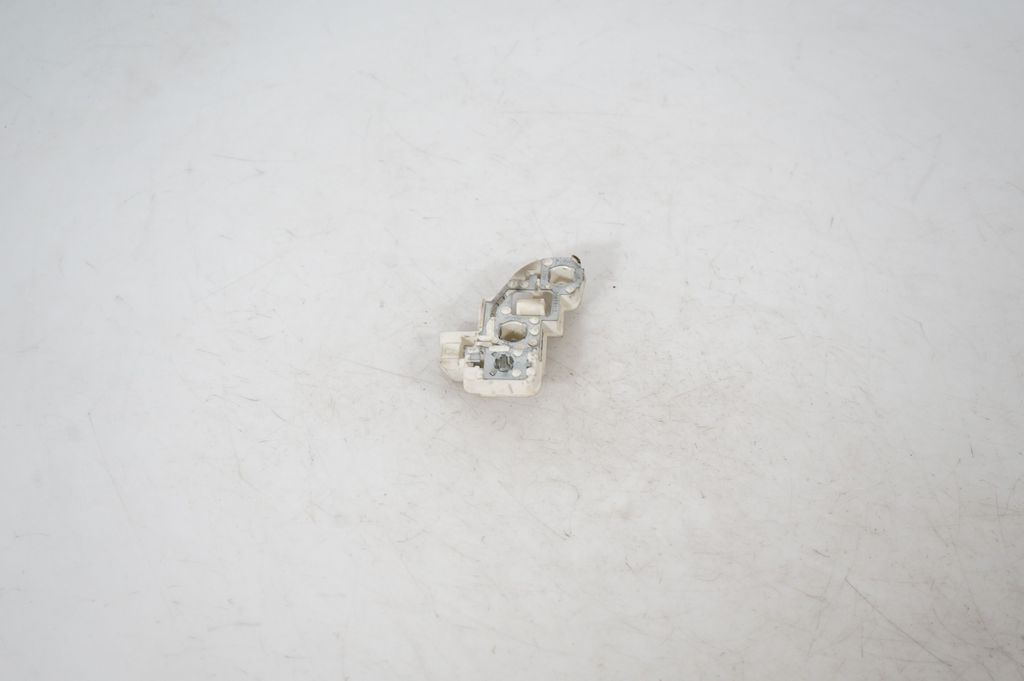 Tail light bulb cover holder (4)