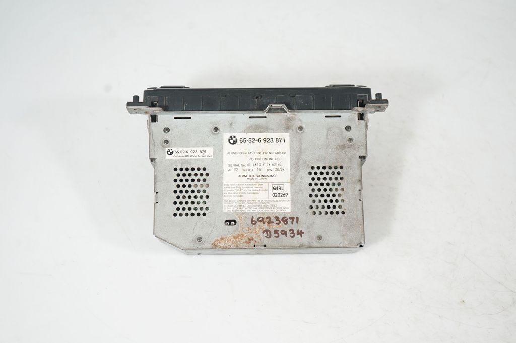 Radio/CD/DVD/GPS head unit (3)