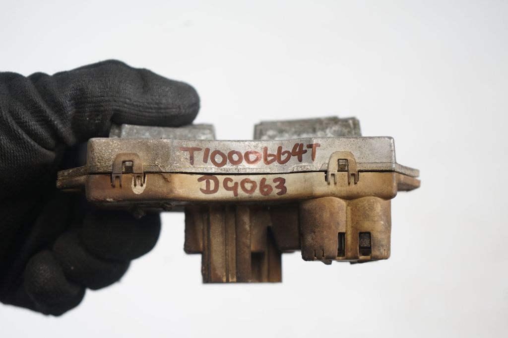 Heater blower motor/fan resistor (8)